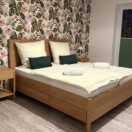 Apartment Koeln Rath Eksteriør bilde