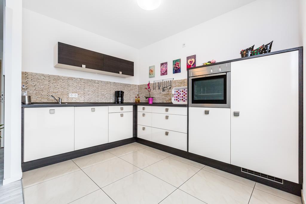 Apartment Koeln Rath Eksteriør bilde